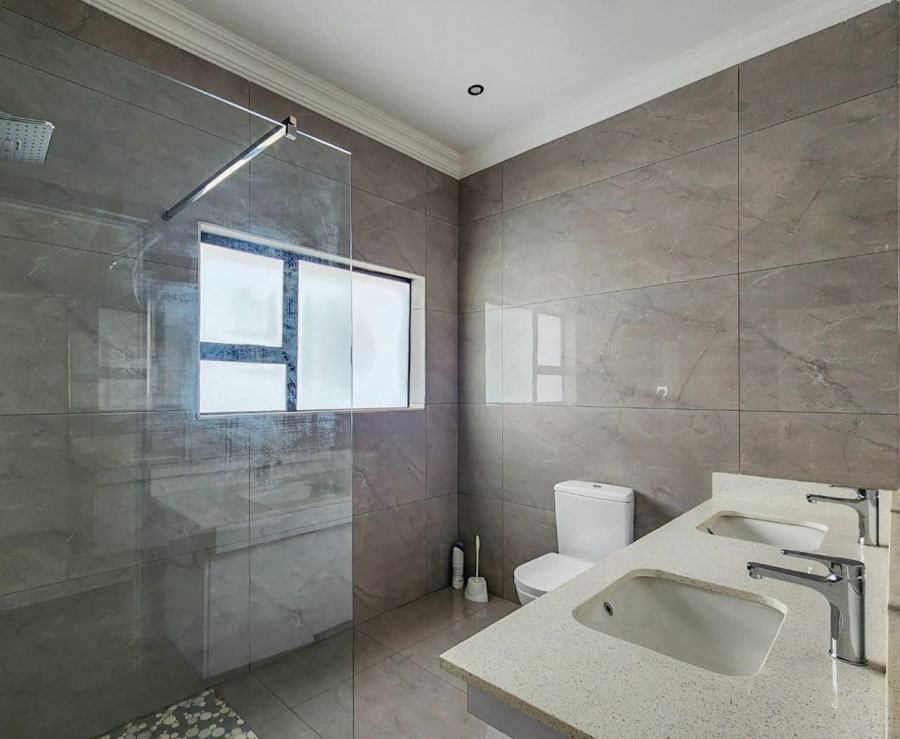 To Let 5 Bedroom Property for Rent in Melodie North West
